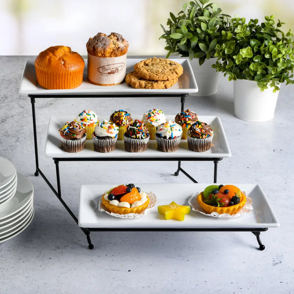 Soporte para pasteles de cerámica blanca de 3 niveles de Gracious Dining con rejilla Gibson Elite