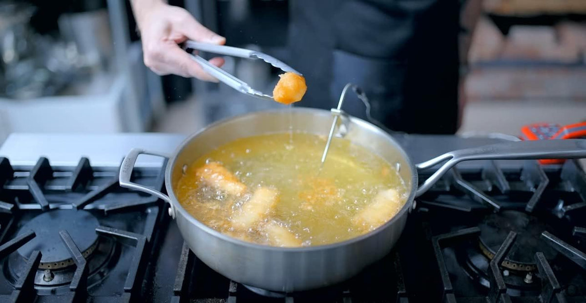 Sartén de acero inoxidable de tres capas Babish de 5 cuartos con tapa