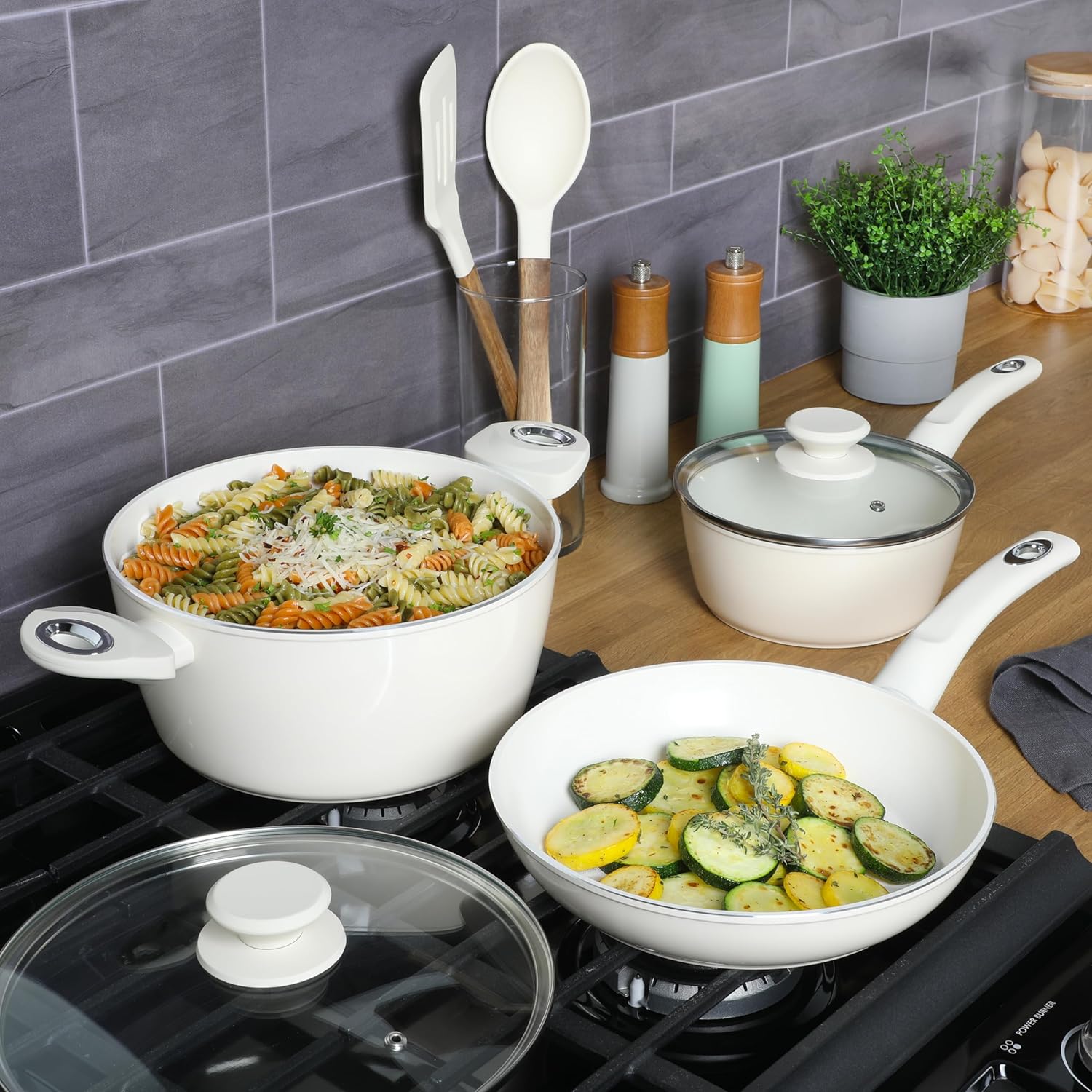 Juego de utensilios de cocina de aluminio forjado Gibson Home Plaza Café de 7 piezas en lino