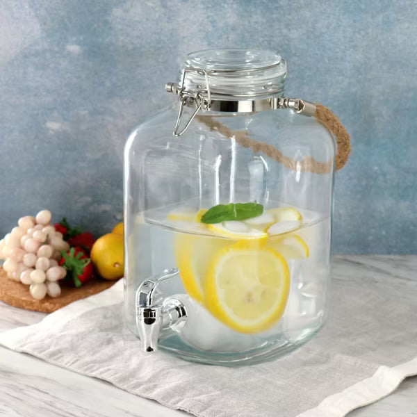 Dispensador de bebidas de vidrio Gibson Home Ferris de 4.9 litros con asa de cuerda